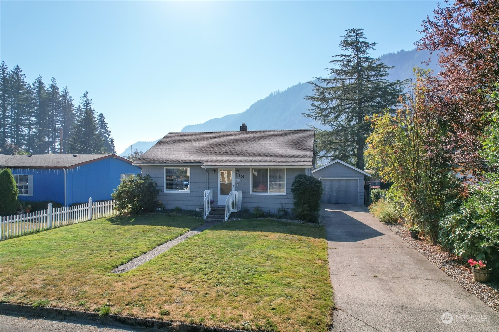 Property Photo:  118 Adams Avenue  WA 98356 