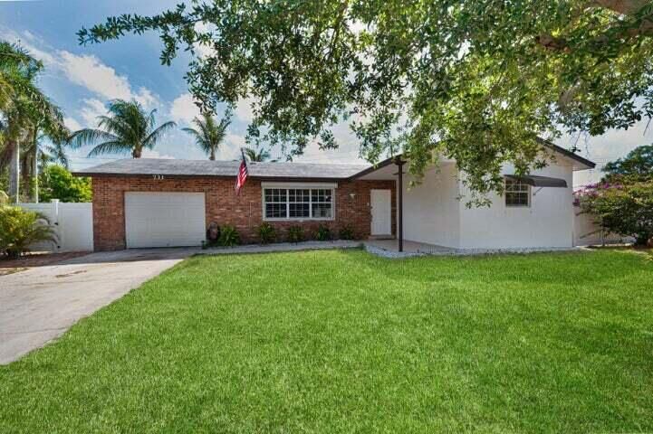 Property Photo:  731 SE 4th Avenue  FL 33483 