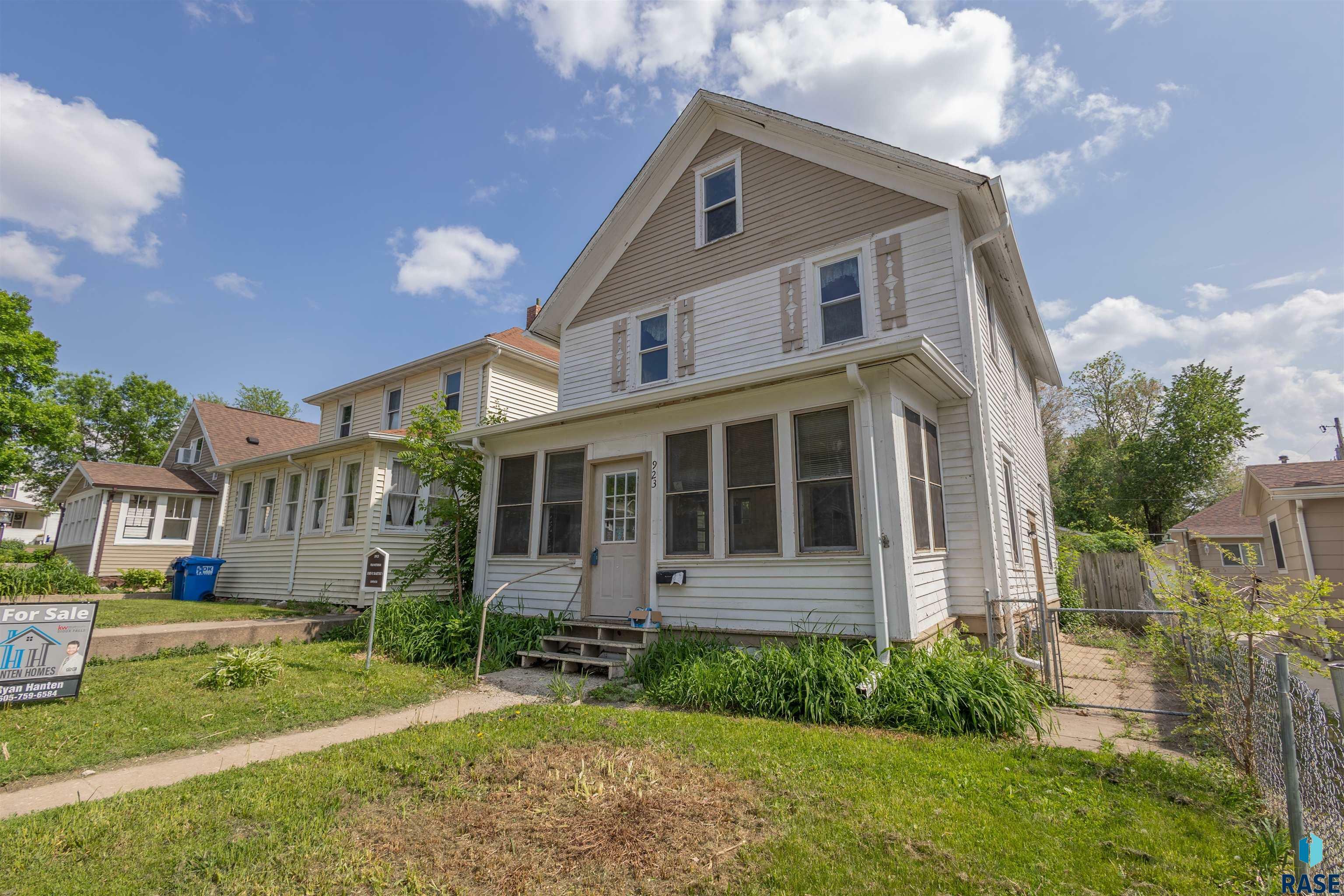 Property Photo: 923 7th St SD 57104-2912