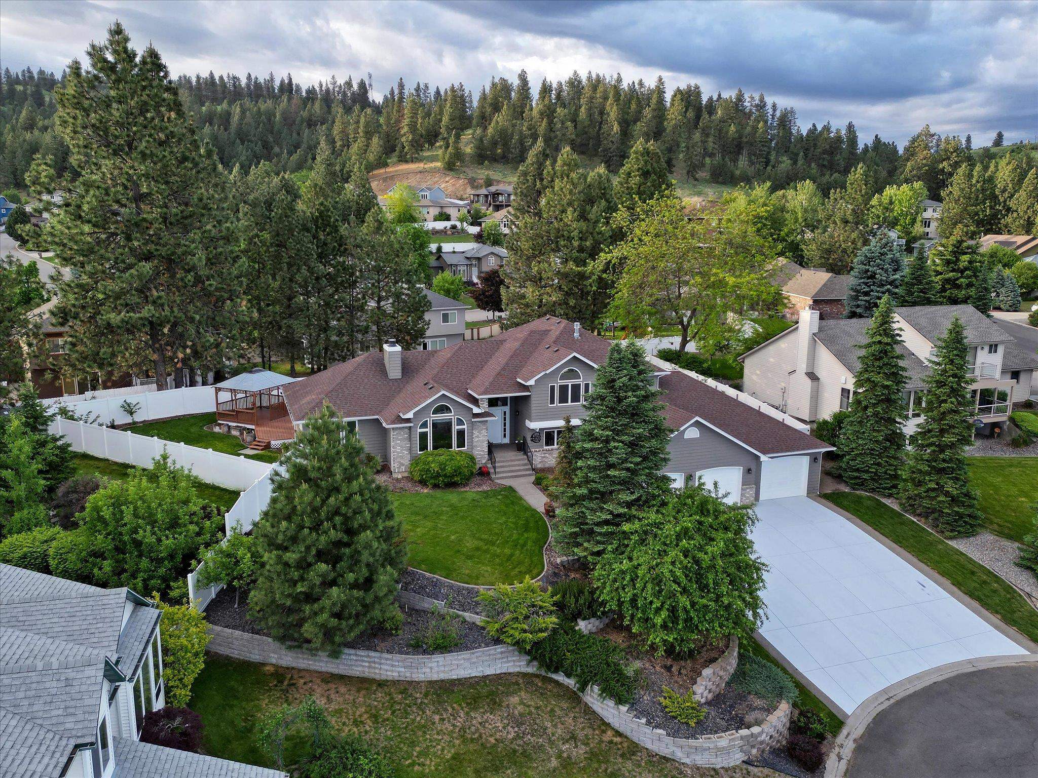 Property Photo: 5711 N Vista Grande Dr WA 99027