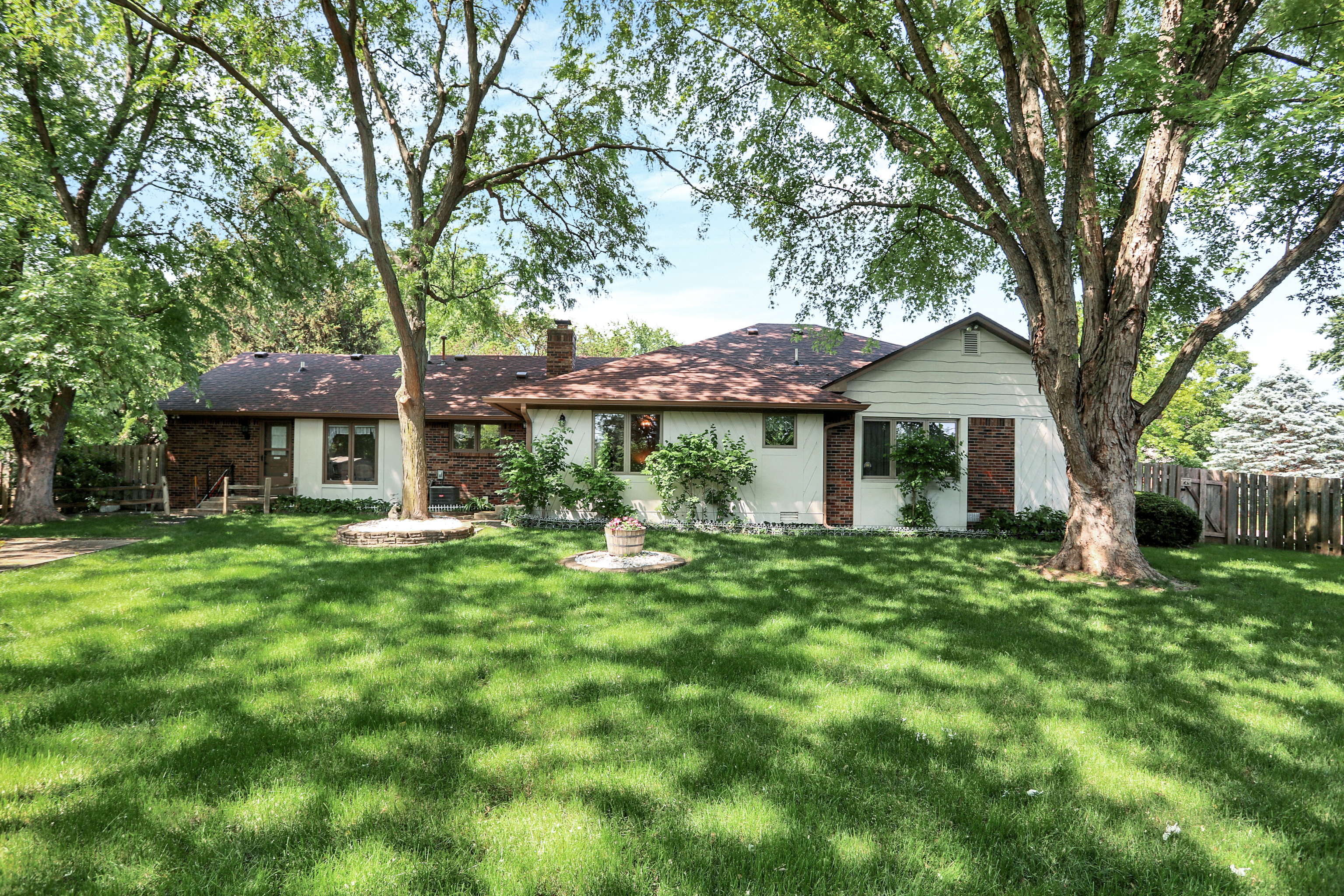 Property Photo: 14 Hawthorne Court IN 46033