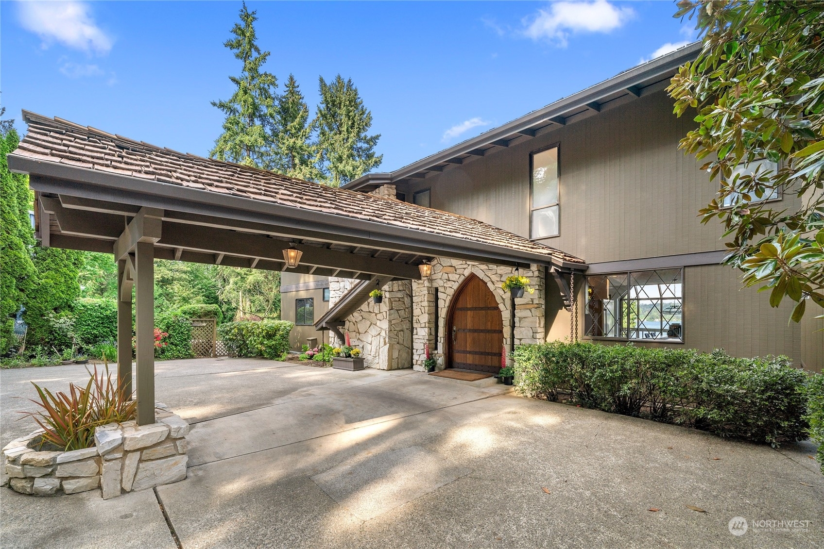 Property Photo:  1416 West Lake Sammamish Parkway SE  WA 98008 