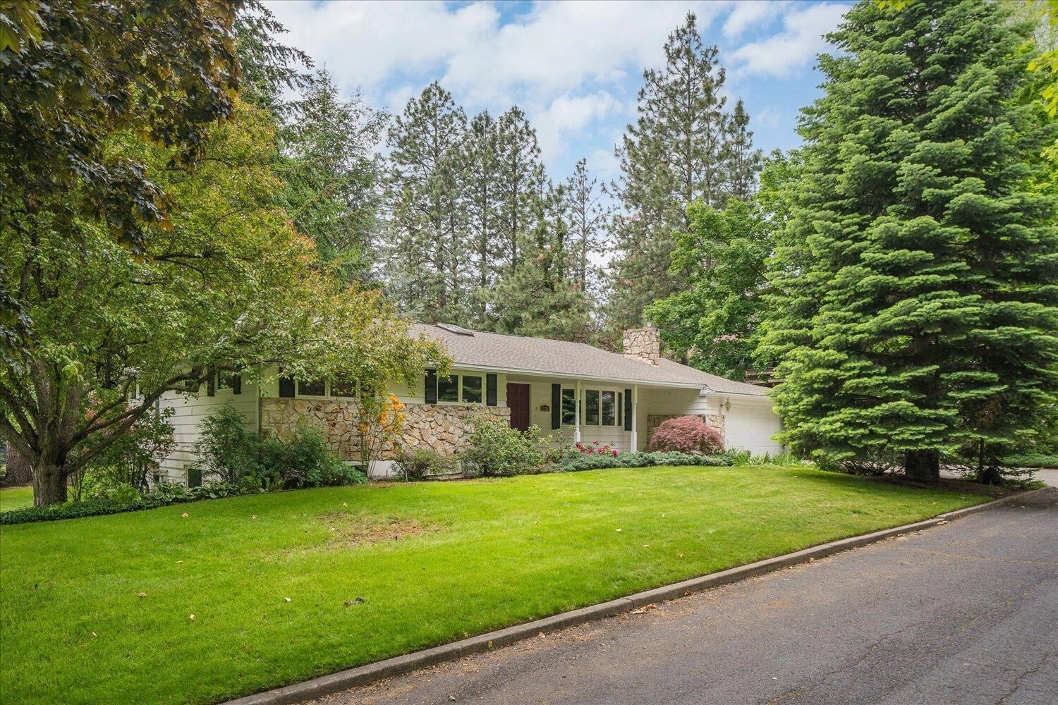 Property Photo:  2328 S Napa St  WA 99203 