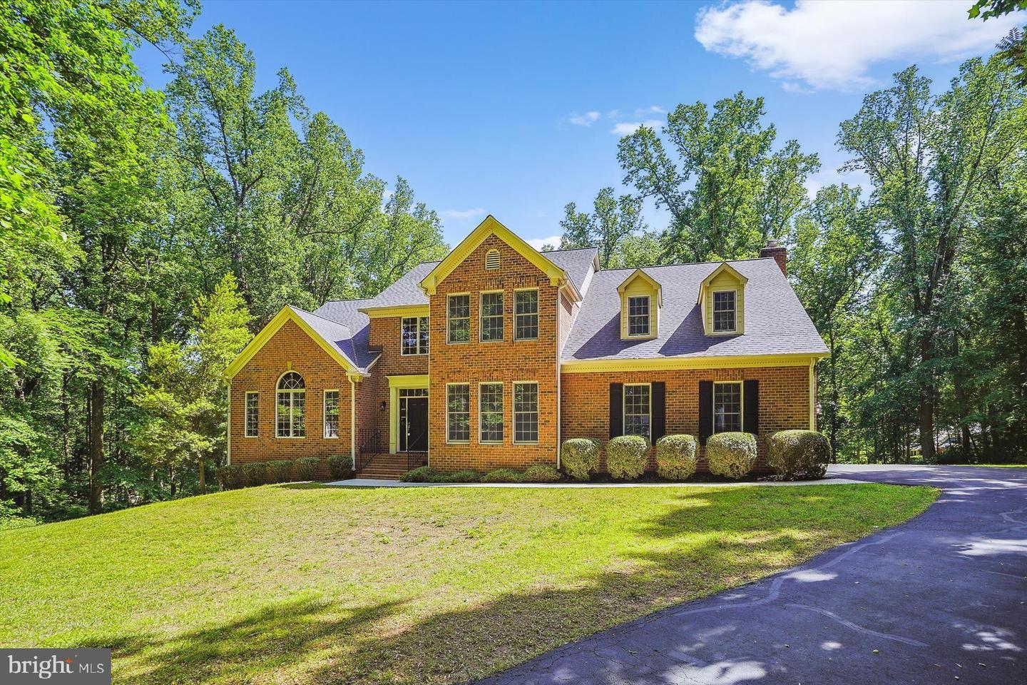 Property Photo: 5747 Green Springs Drive VA 20187