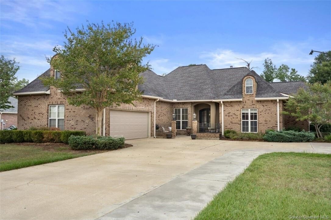 Property Photo:  810 E Kade Lane  LA 70605 