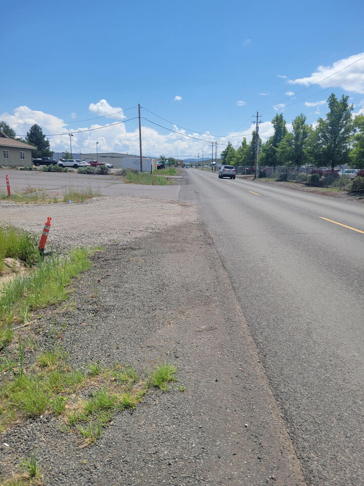 Property Photo:  2960 Maywood Drive  OR 97603 