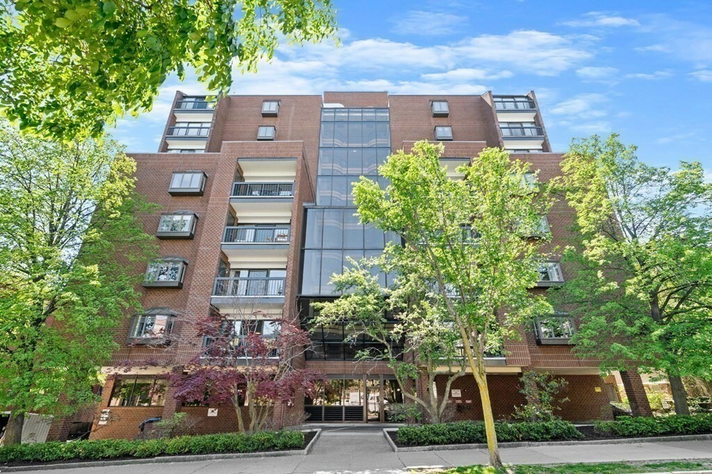 Property Photo:  1265 Beacon St 1001  MA 02446 