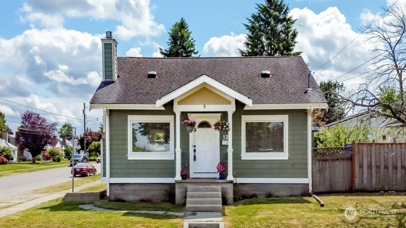 Property Photo: 126 E 43rd Street WA 98404