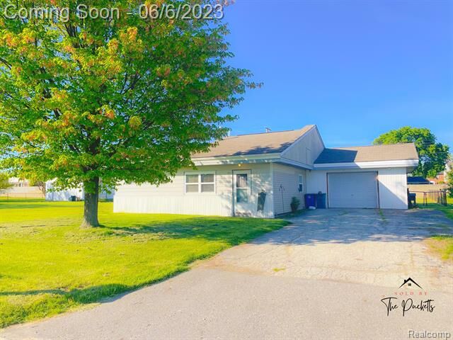 Property Photo:  1911 Roselawn  MI 48060 