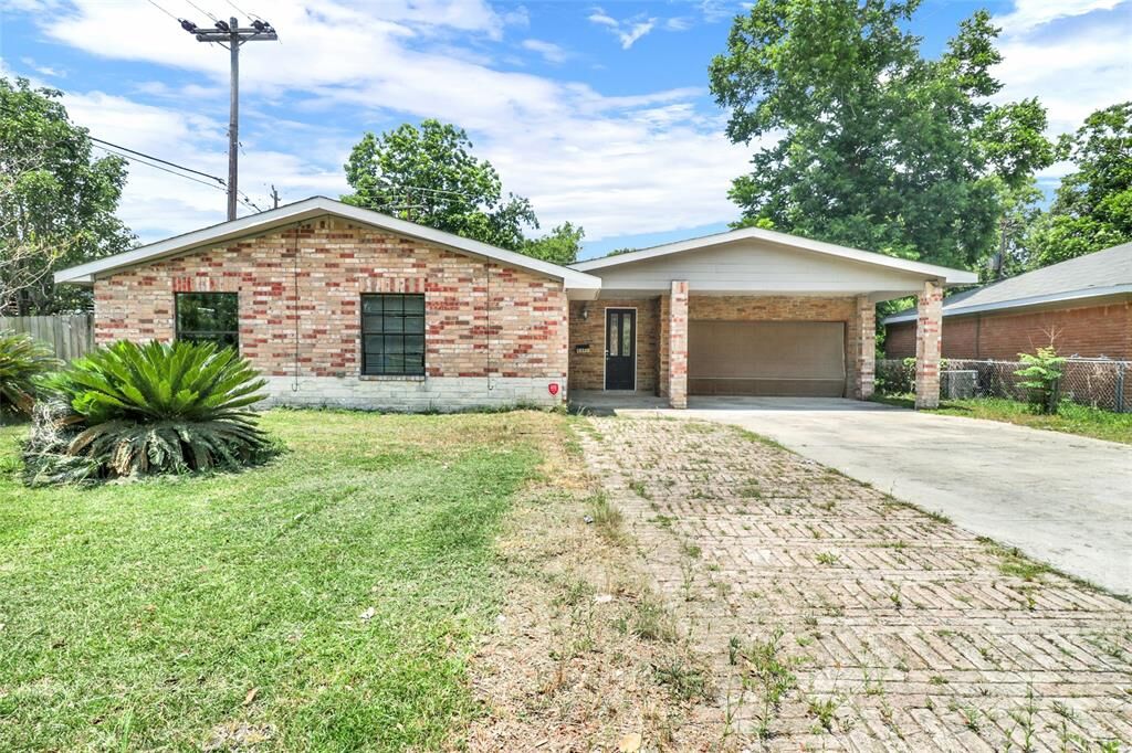 Property Photo: 12218 Hillcroft Street TX 77035