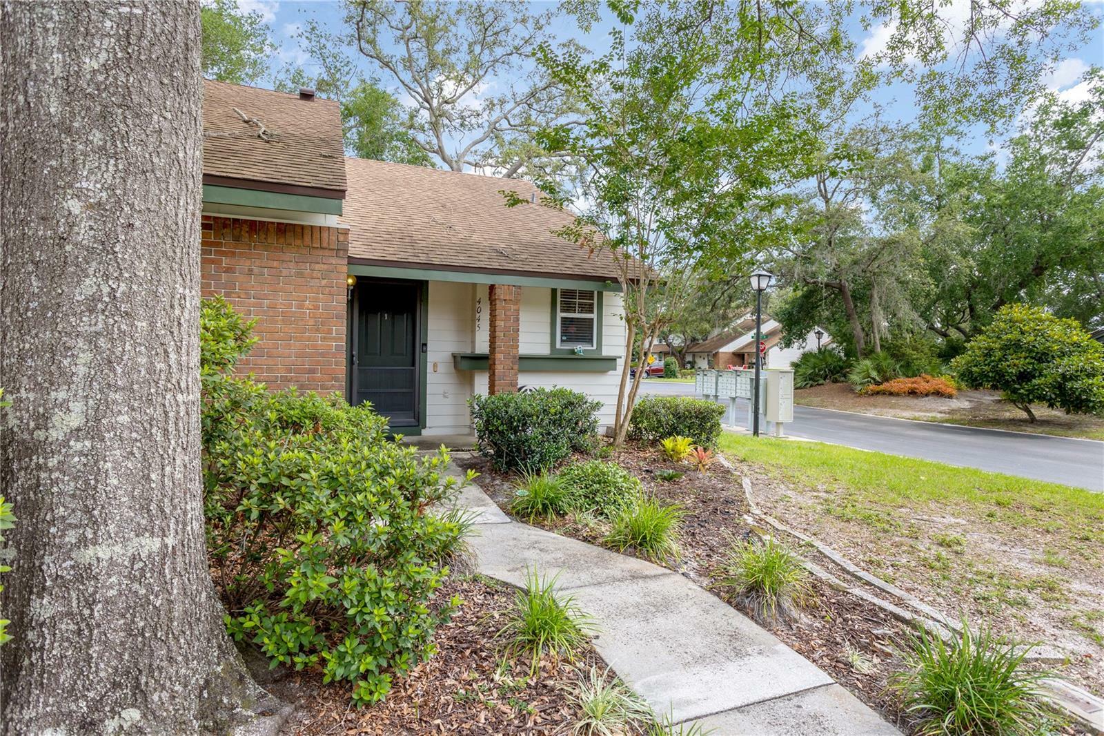 Property Photo:  4045 E Maryland Place  FL 32707 