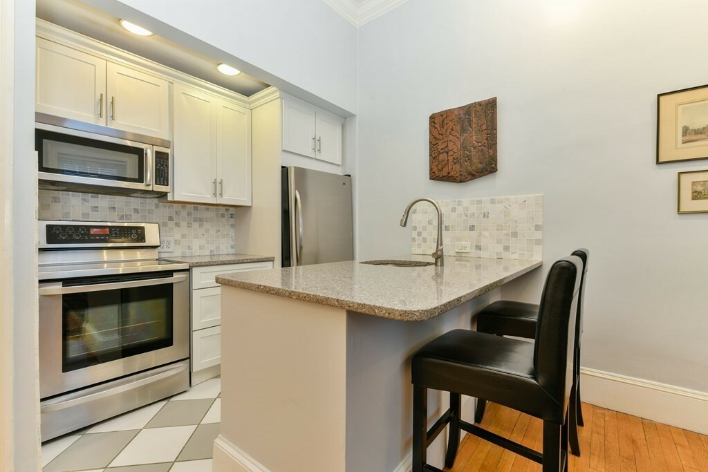 Property Photo:  86 Commonwealth Ave 2R  MA 02126 