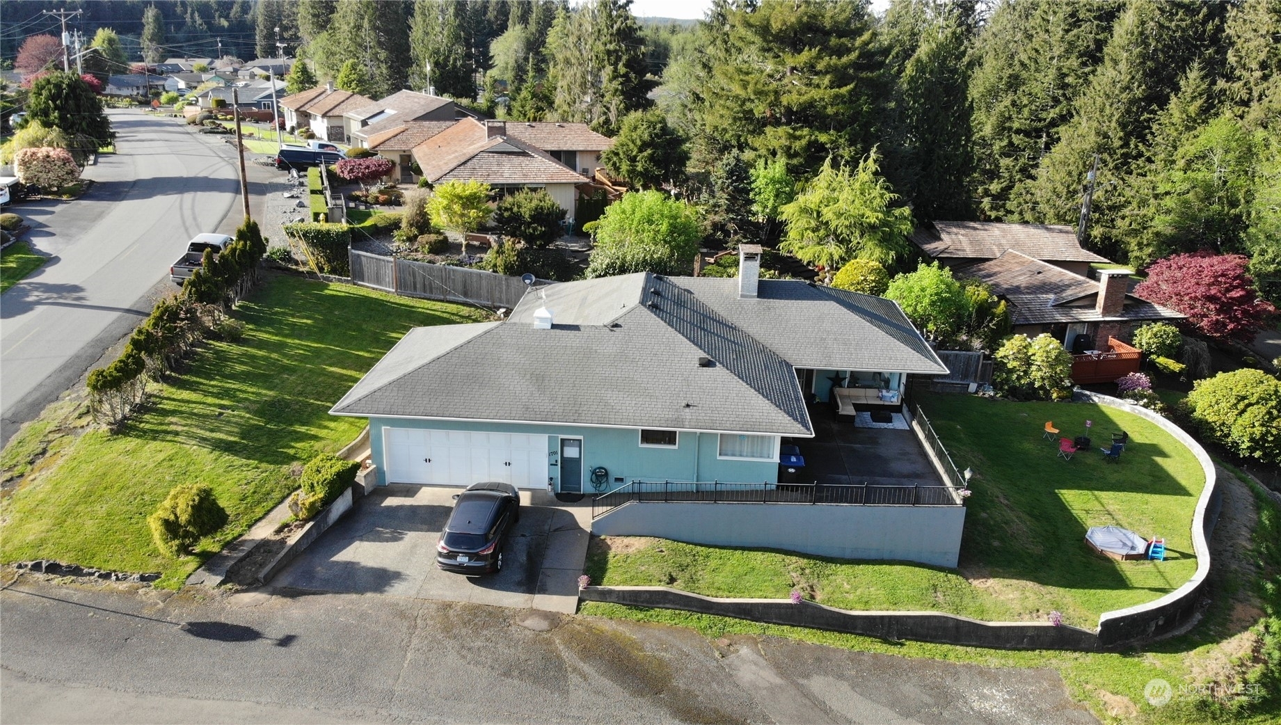 Property Photo:  1701 Sherwood Lane  WA 98520 