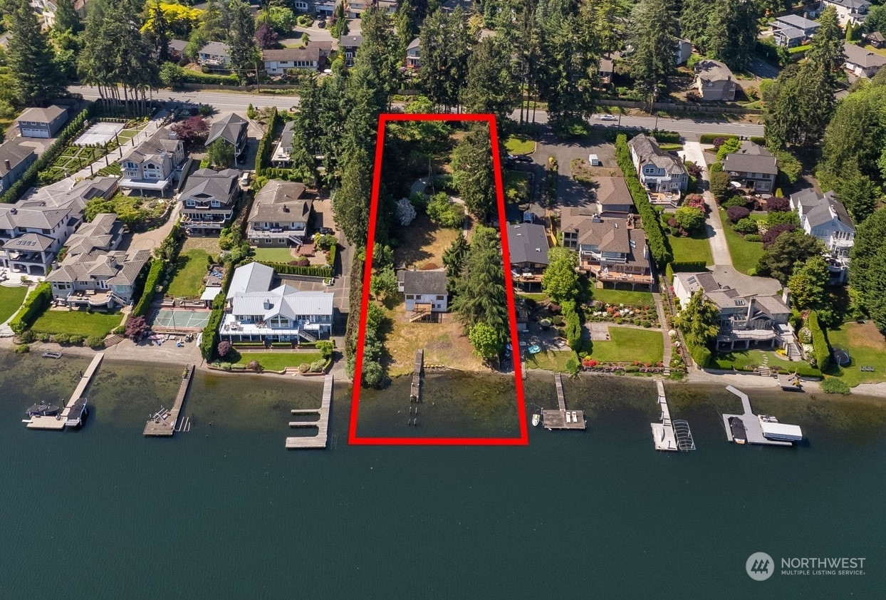 Property Photo:  3270 W Lake Sammamish Parkway NE  WA 98052 