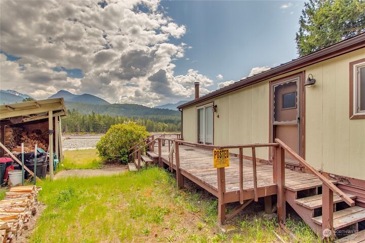 Property Photo:  140 Maple Place  WA 98361 