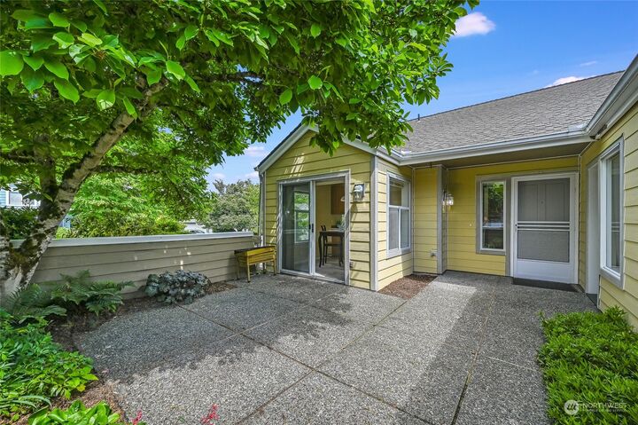 Property Photo:  3670  225th Place SE 2322  WA 98029 