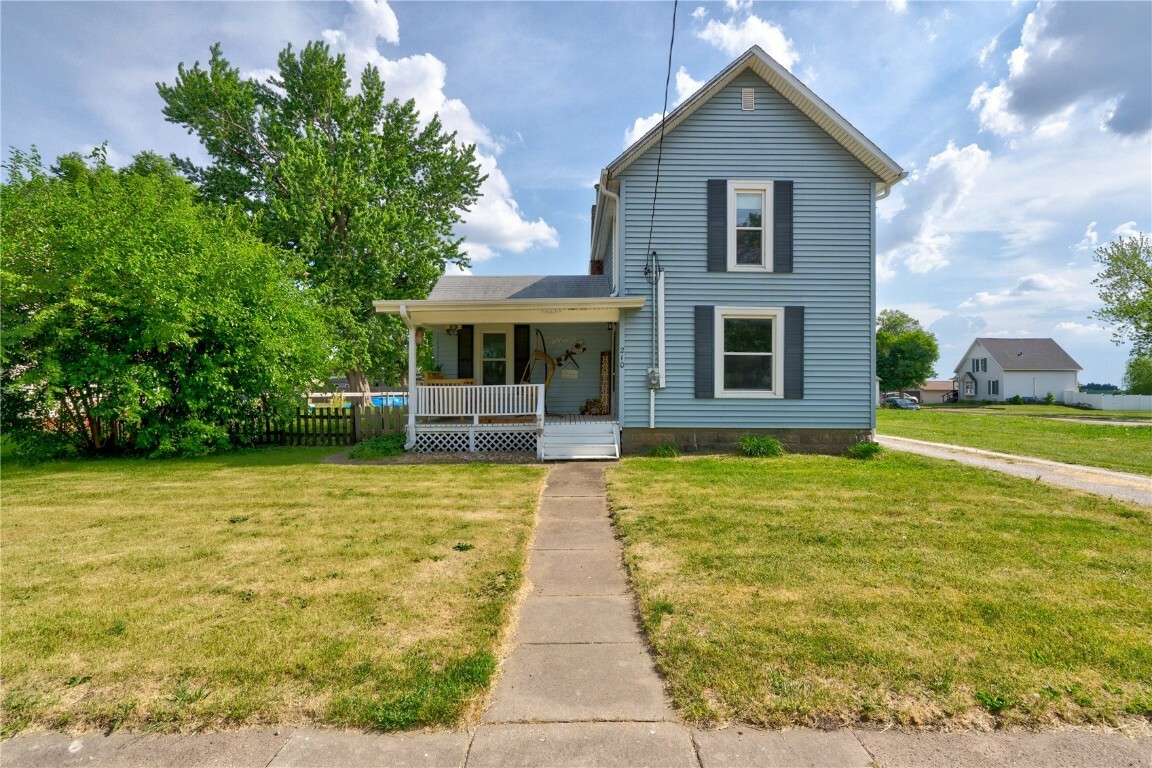 Property Photo:  210 Roosevelt Street  IA 52202 