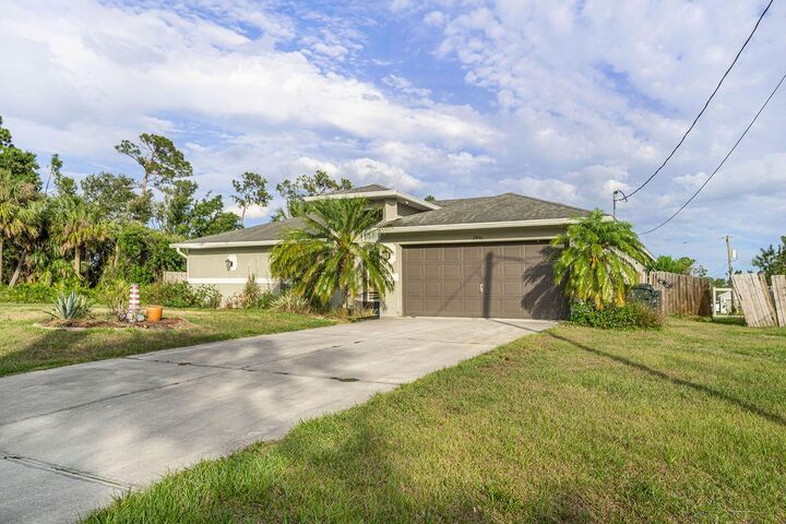 Property Photo:  2450 Homestead Circle  FL 34286 