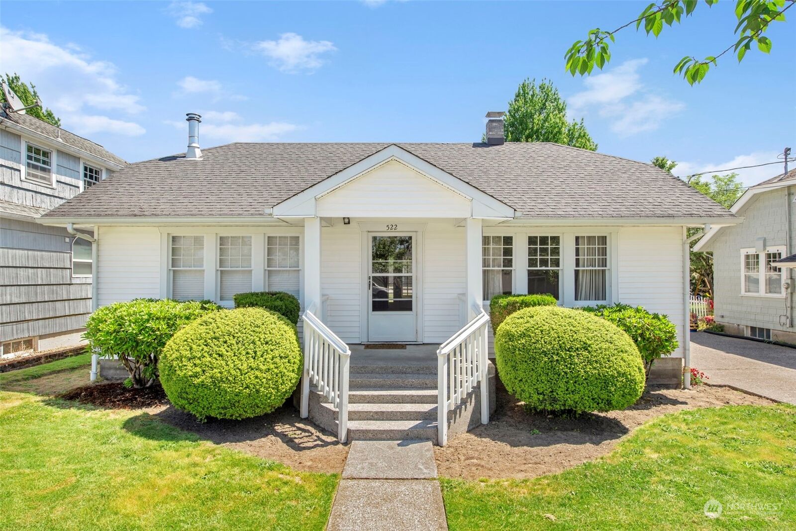 Property Photo: 522 Front Avenue SW WA 98611