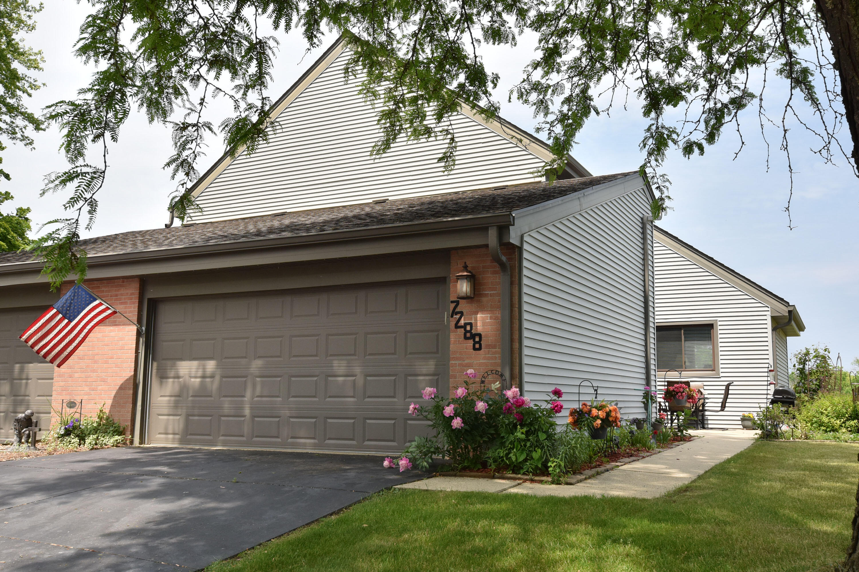 Property Photo: 7288 S Delaine Dr WI 53154