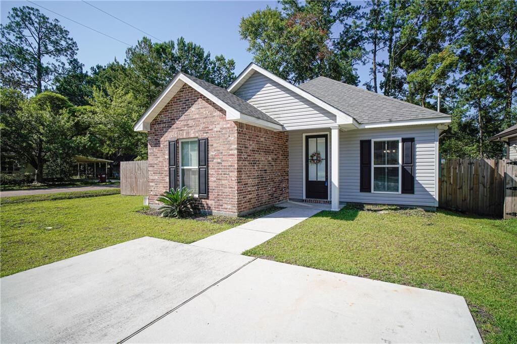 Property Photo: 2401 Bluebird Street LA 70460