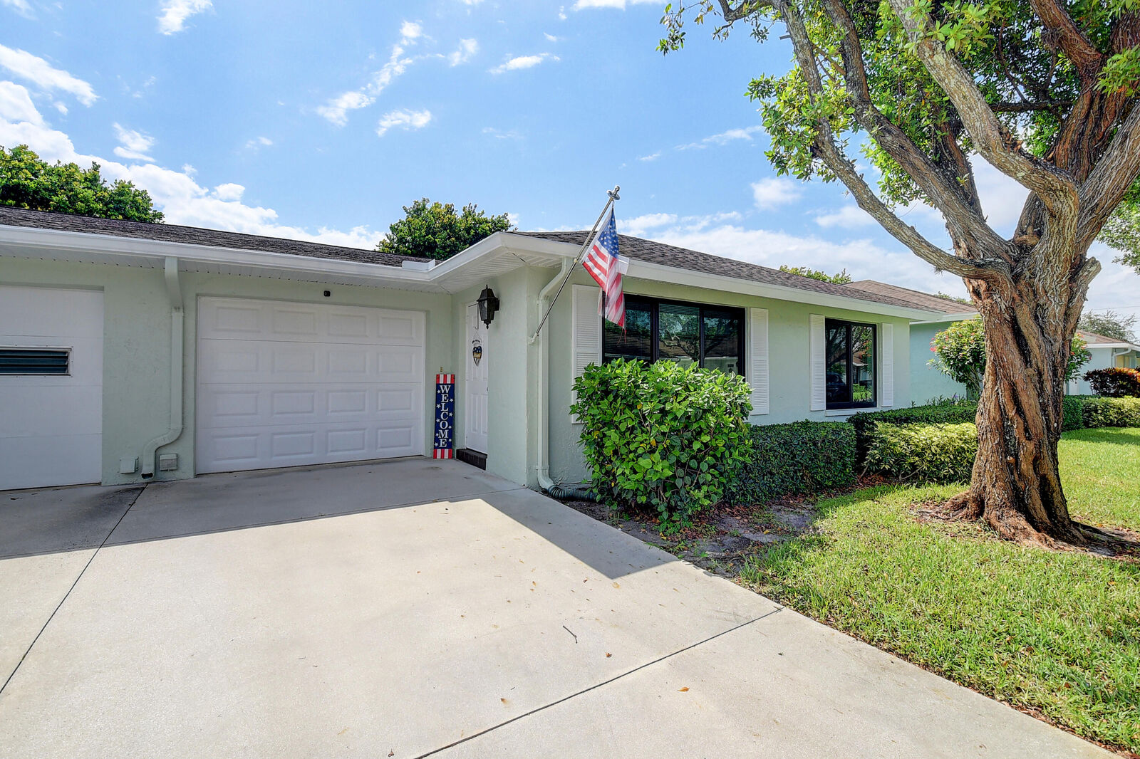 Property Photo: 9950 Ligustrum Tree Way B FL 33436