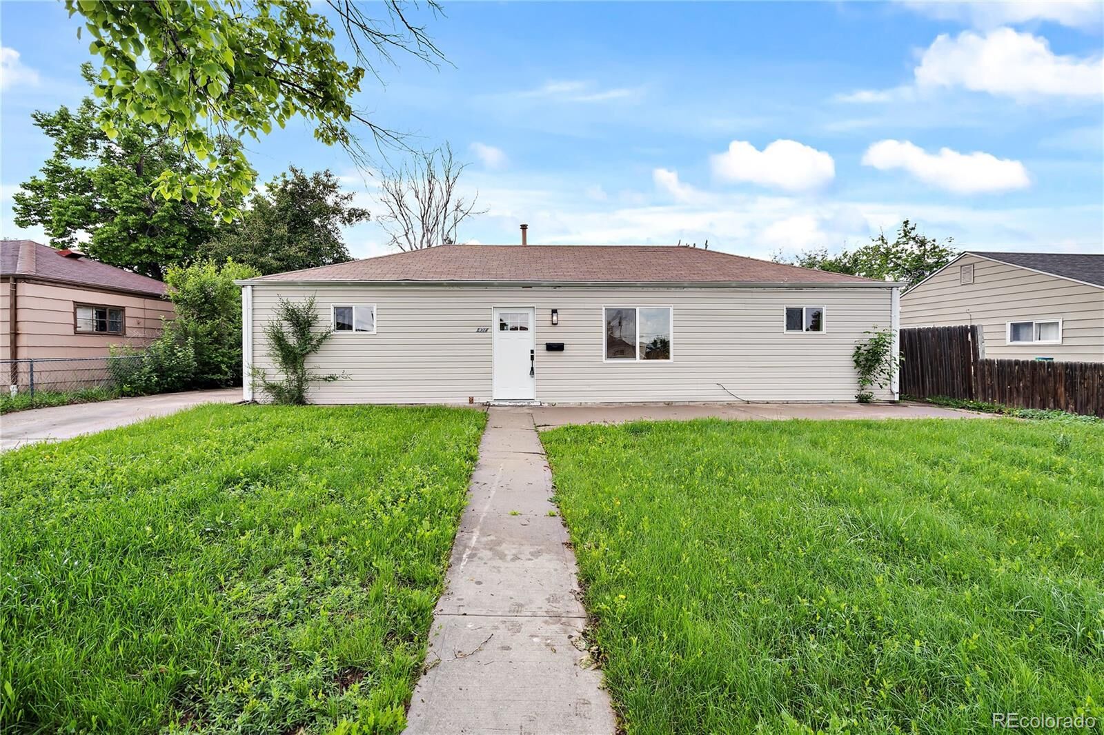 Property Photo:  871 Vaughn Street  CO 80011 