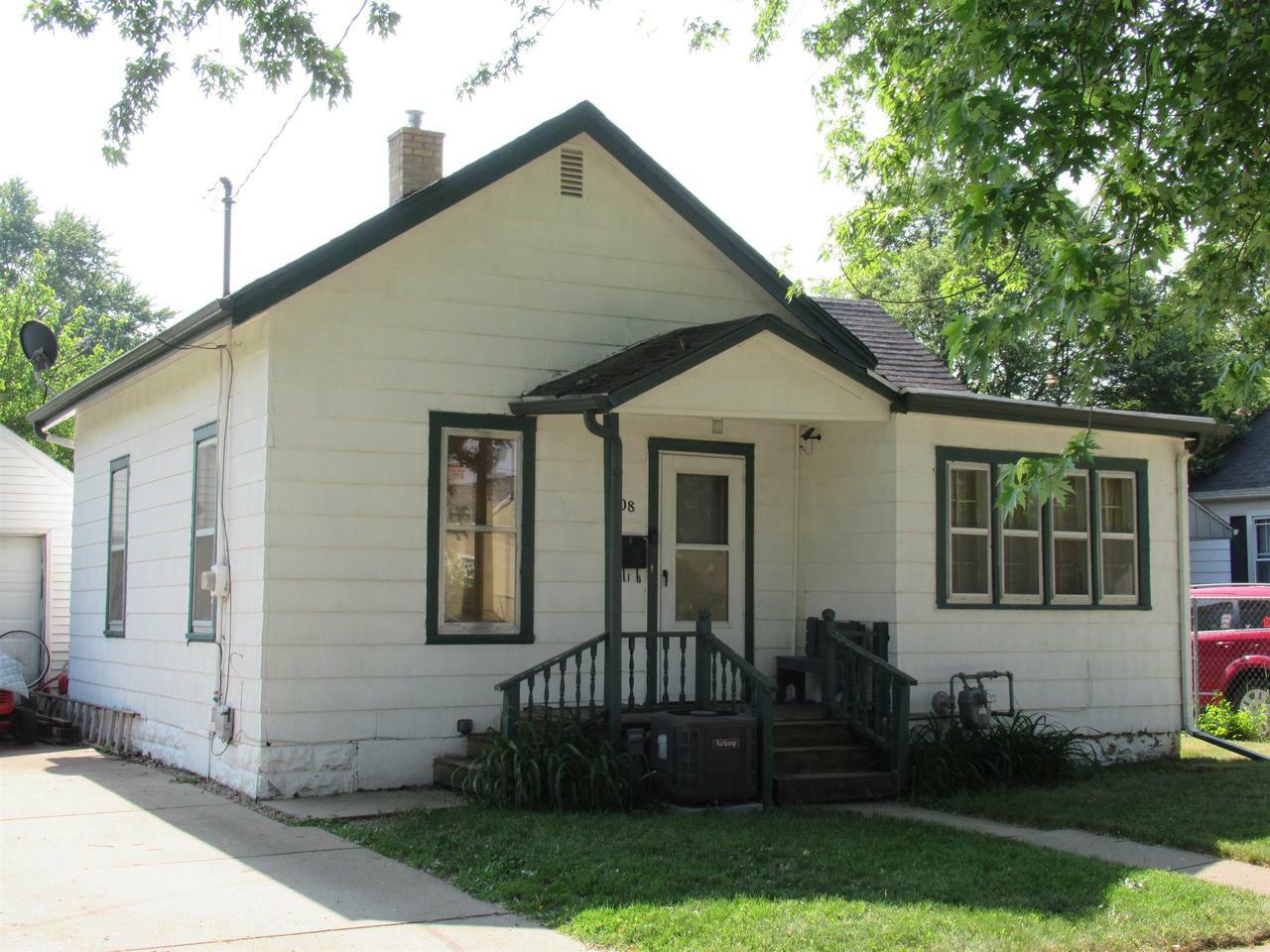 Property Photo:  808 Caroline Street  WI 53545 