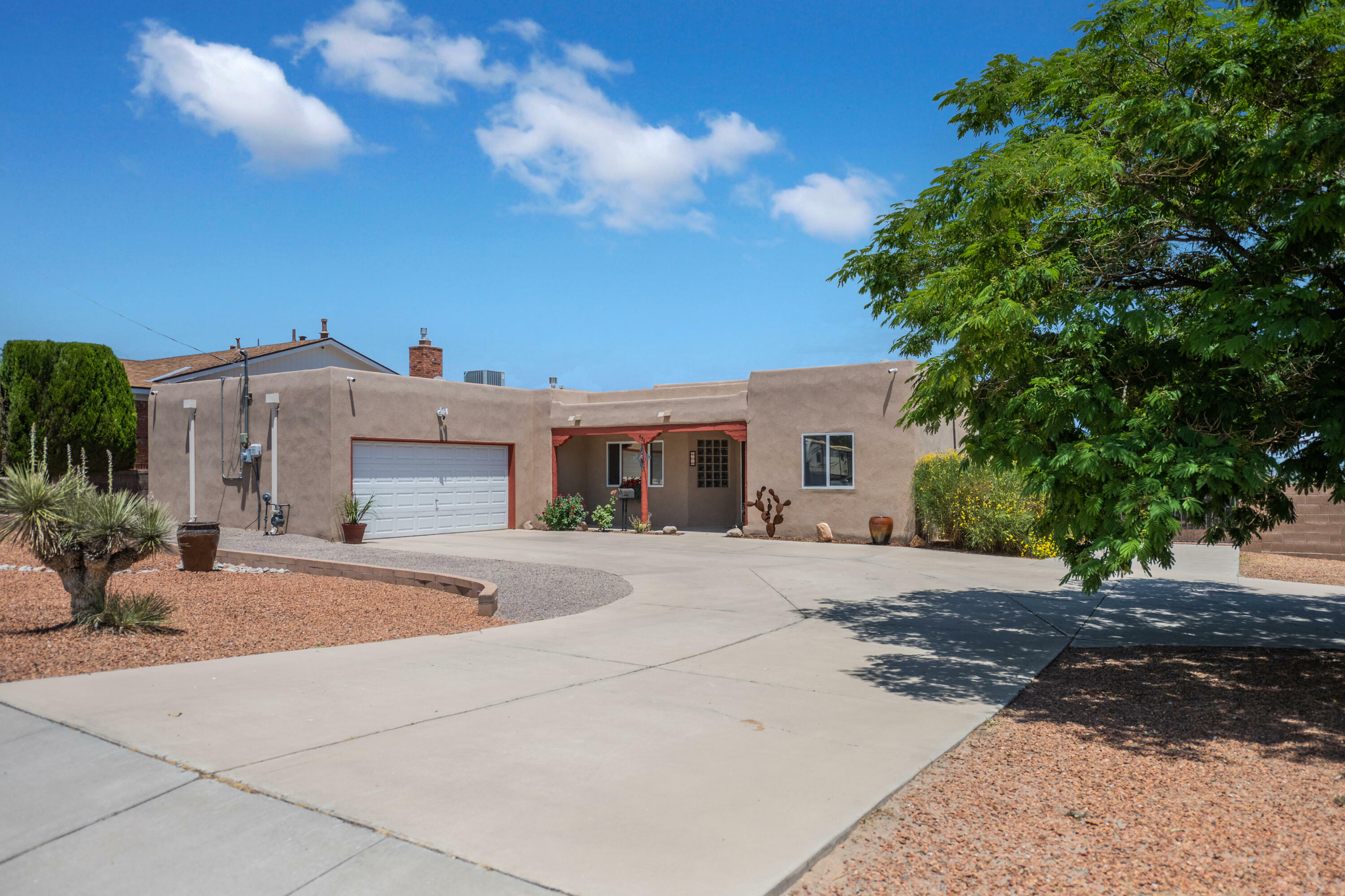 Property Photo:  454 Yucca Drive NW  NM 87105 