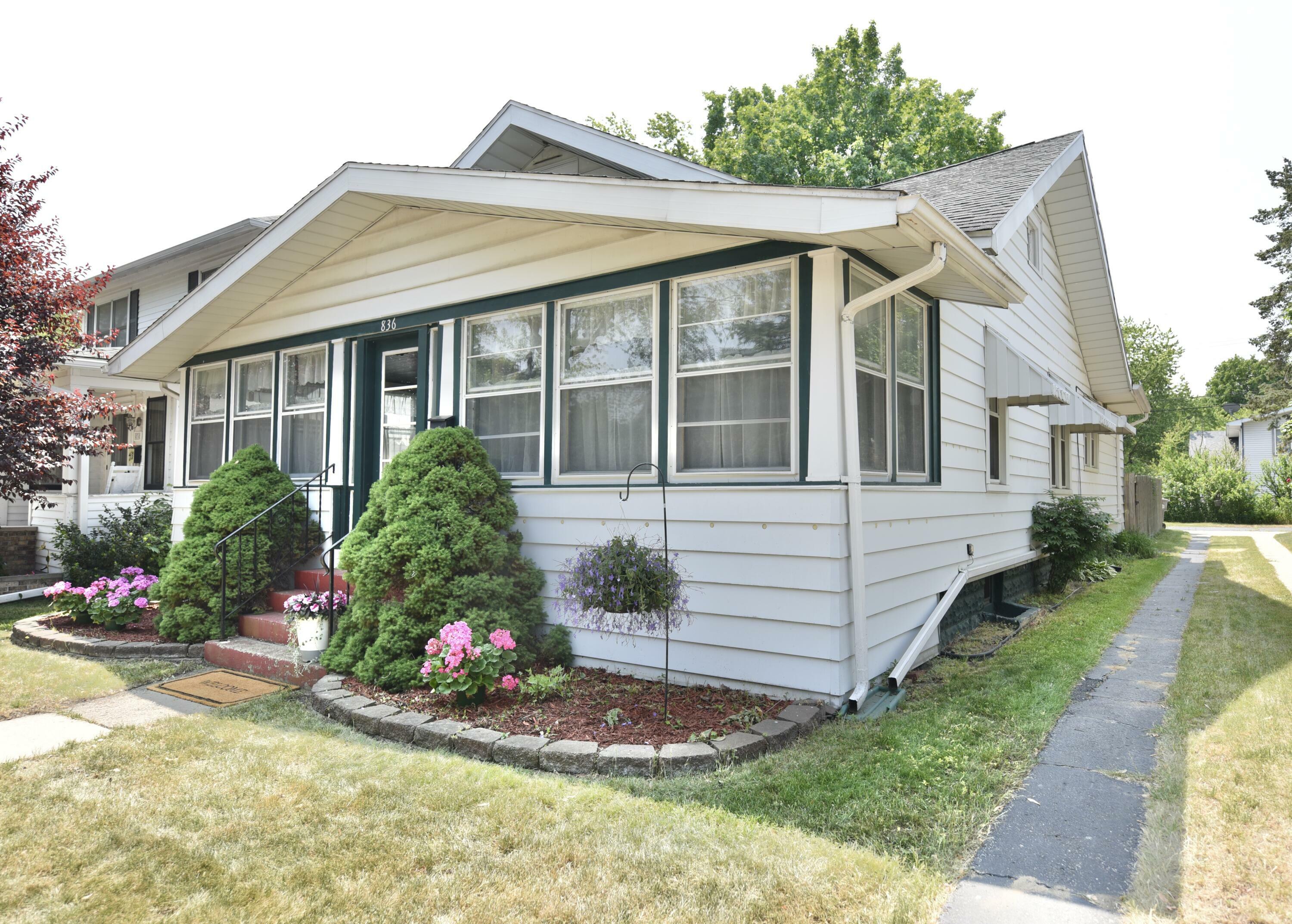 Property Photo:  836 Greenwood Avenue  MI 49085 