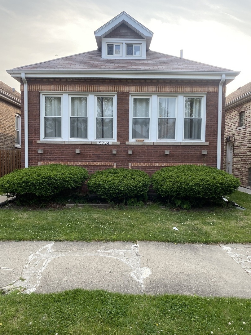 Property Photo:  5724 S Trumbull Avenue  IL 60629 