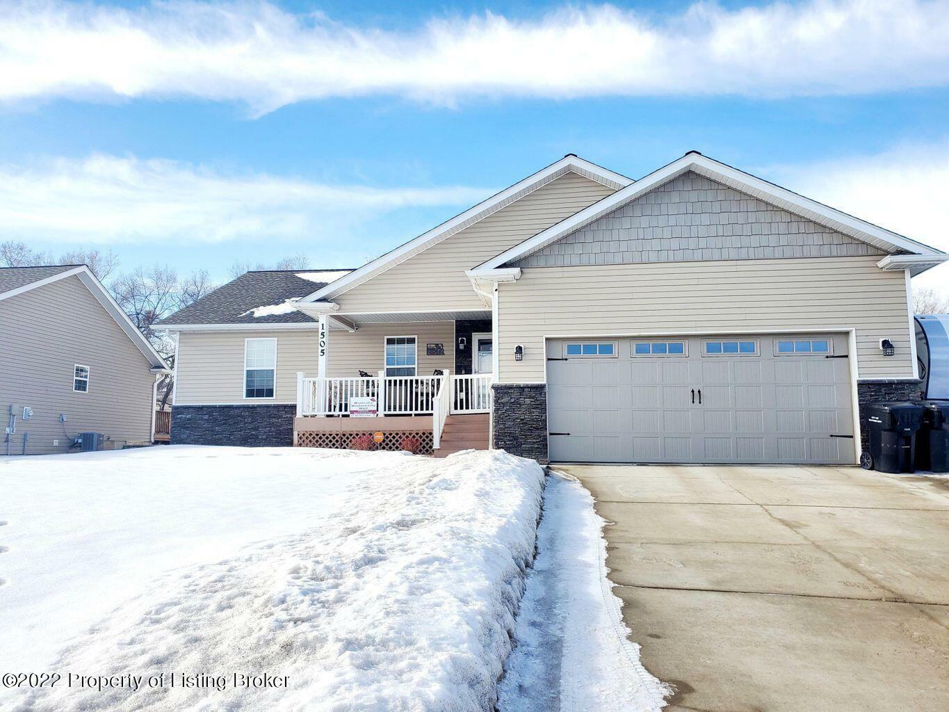 Property Photo:  1505 W Pheasant Ridge Street  ND 58854 