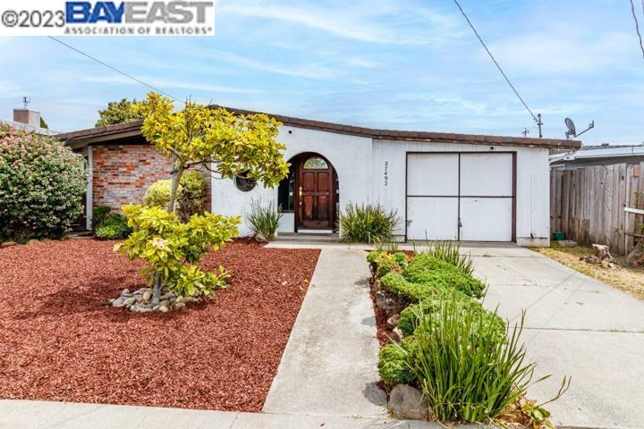 Property Photo:  27492 Capri Ave  CA 94545 