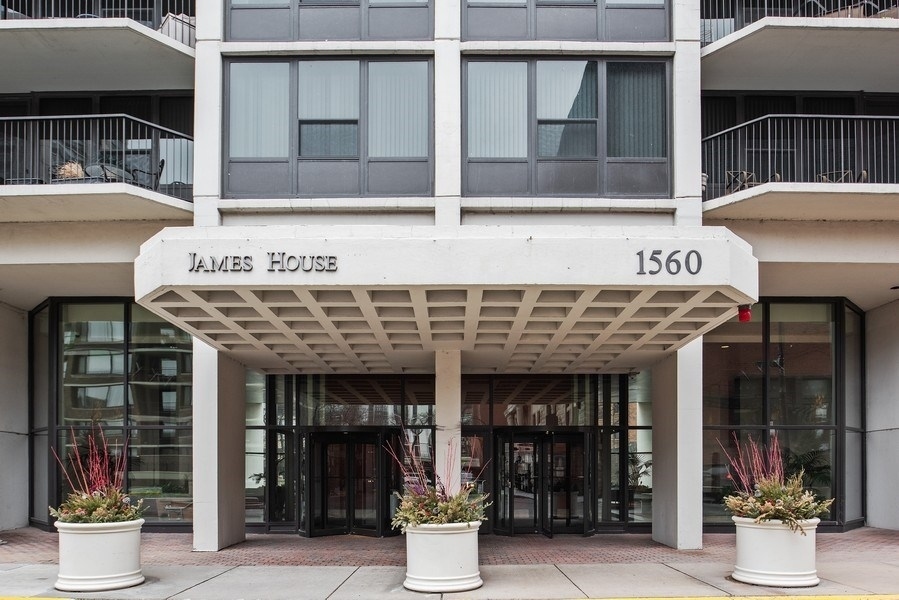 Property Photo: 1560 N Sandburg Terrace 3003J IL 60610