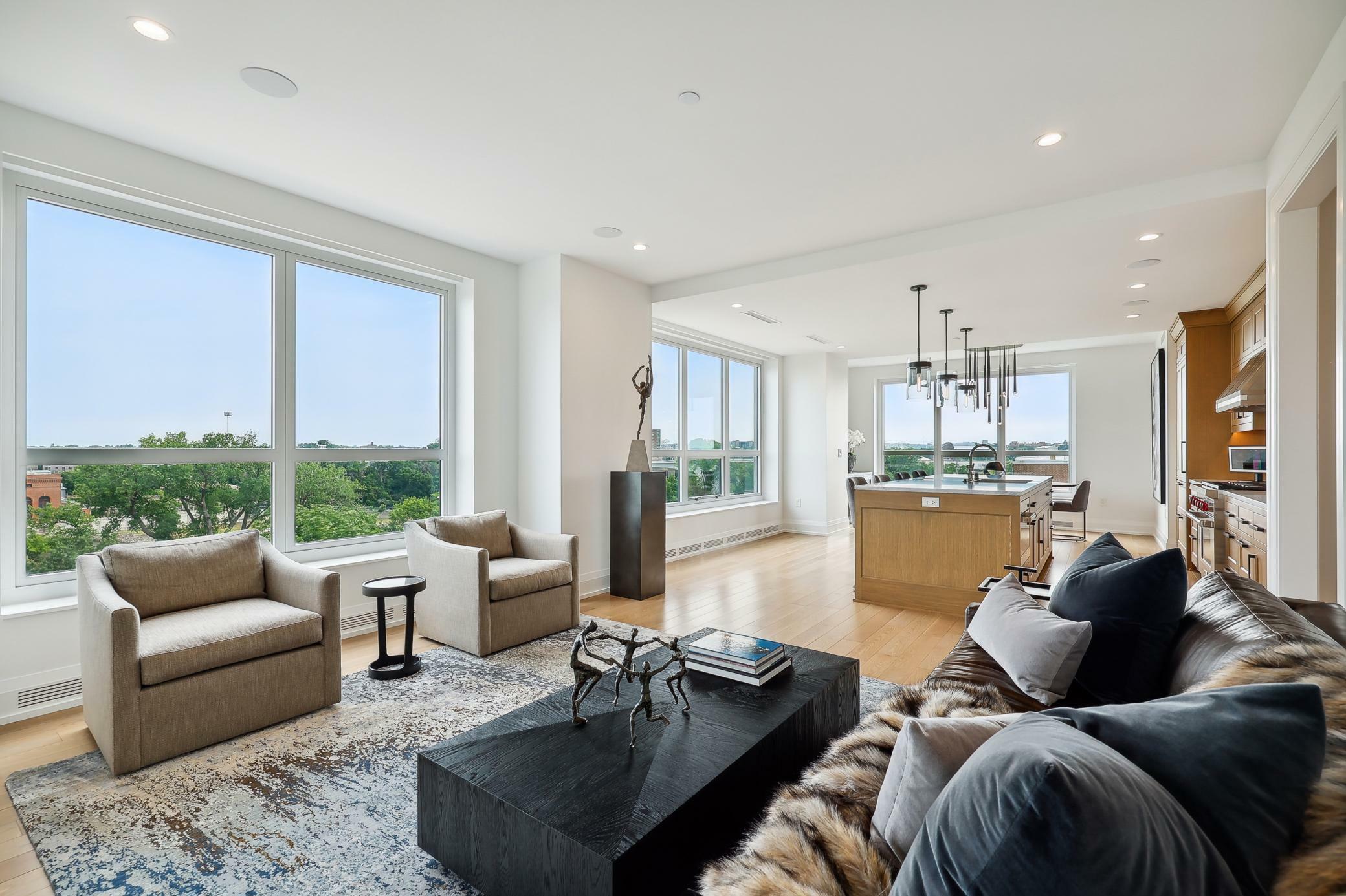 Property Photo:  1111 W River Parkway 5D  MN 55415 