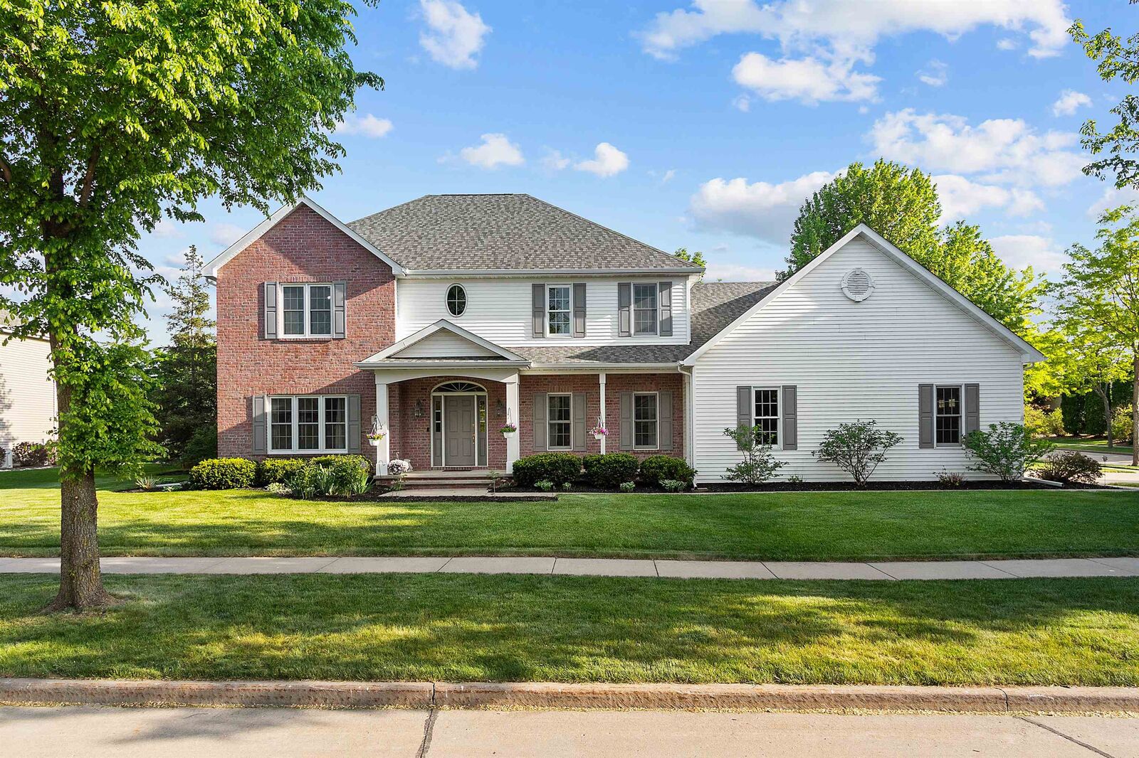 Property Photo:  501 E Carrington Lane  WI 54913-7198 