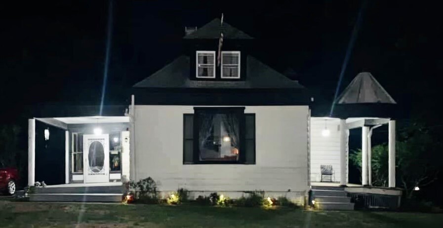 Property Photo: 410 Charles Ave PA 15068
