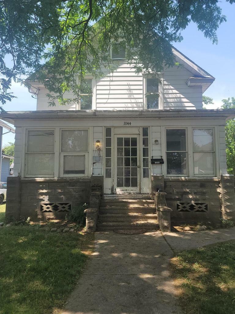 Property Photo:  1044 Oak Street  WI 53511 