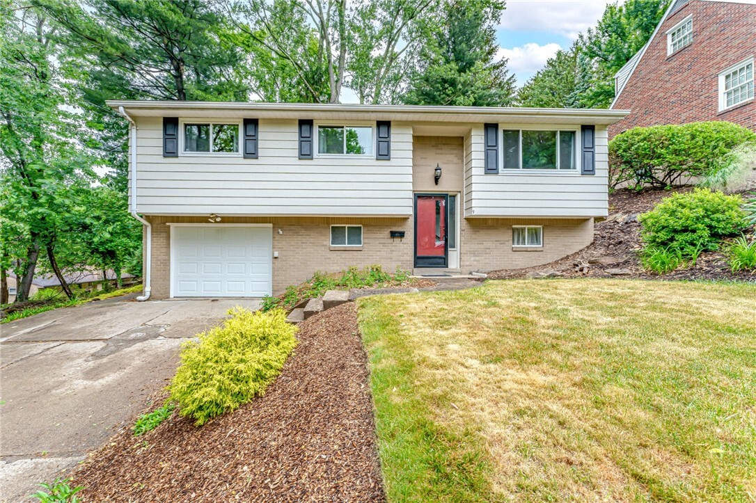Property Photo:  9 Fairview Road  PA 15221 