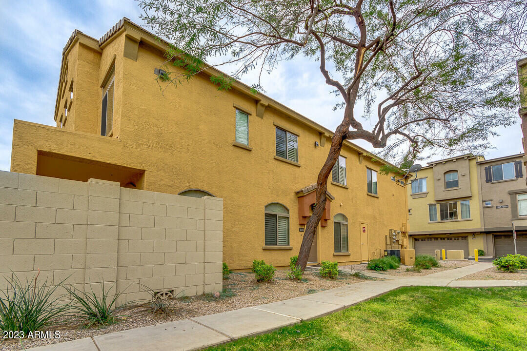 Property Photo:  2402 E 5th Street  AZ 85288 