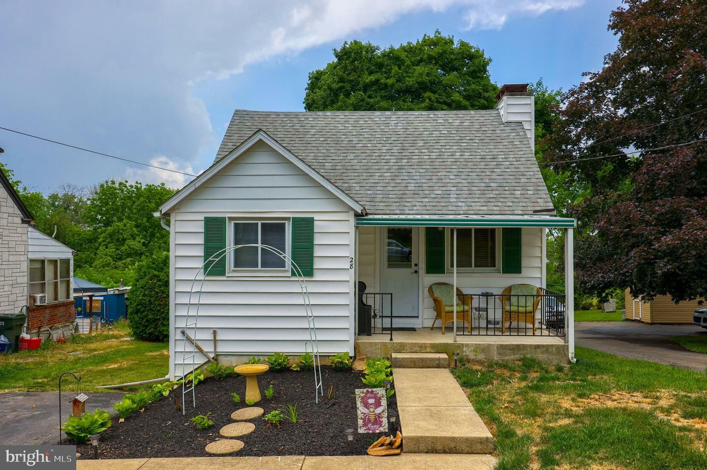 Property Photo:  28 S Eastland Drive  PA 17602 