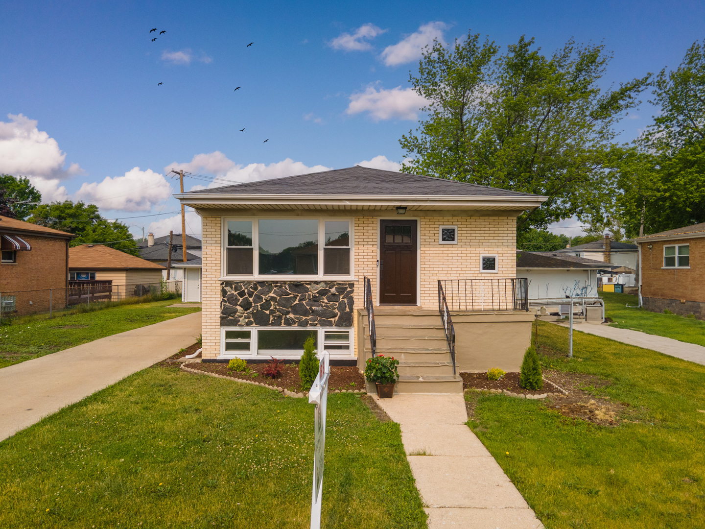 Property Photo:  8048 S Oketo Avenue  IL 60455 