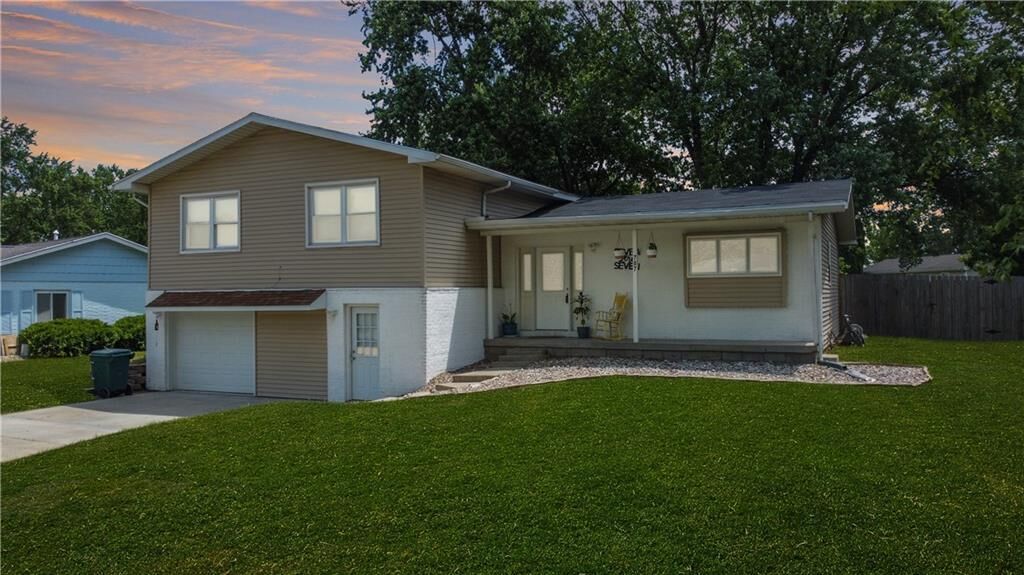 Property Photo:  707 22nd Street   61920 