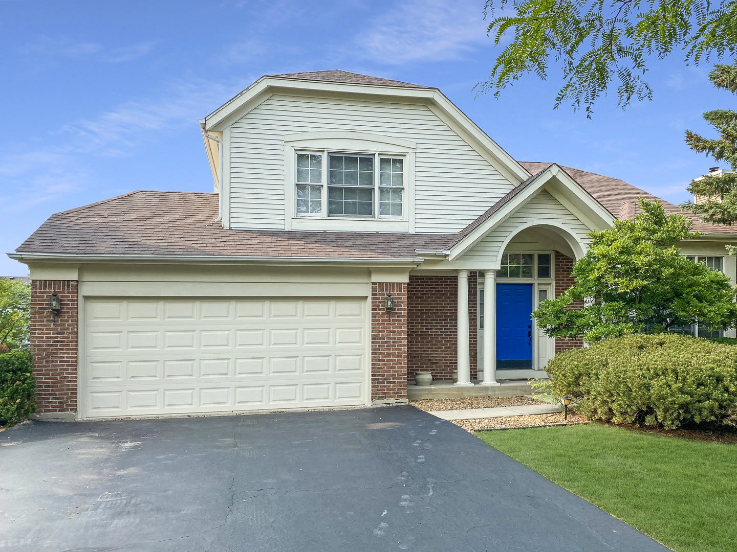 Property Photo:  1110 Oxford Lane  IL 60047 