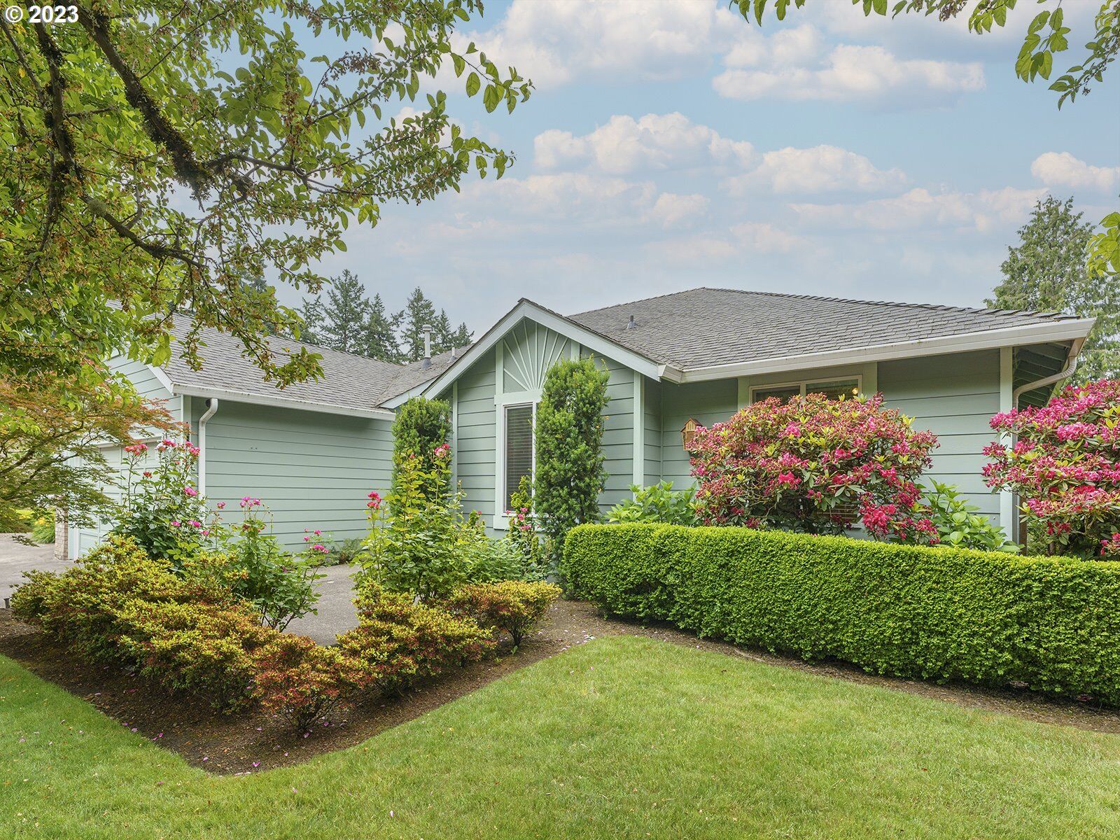 Property Photo: 1380 NW 19th St OR 97030