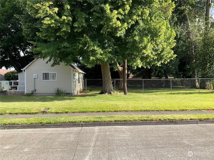 Property Photo:  645 Peardale Lane  WA 98632 