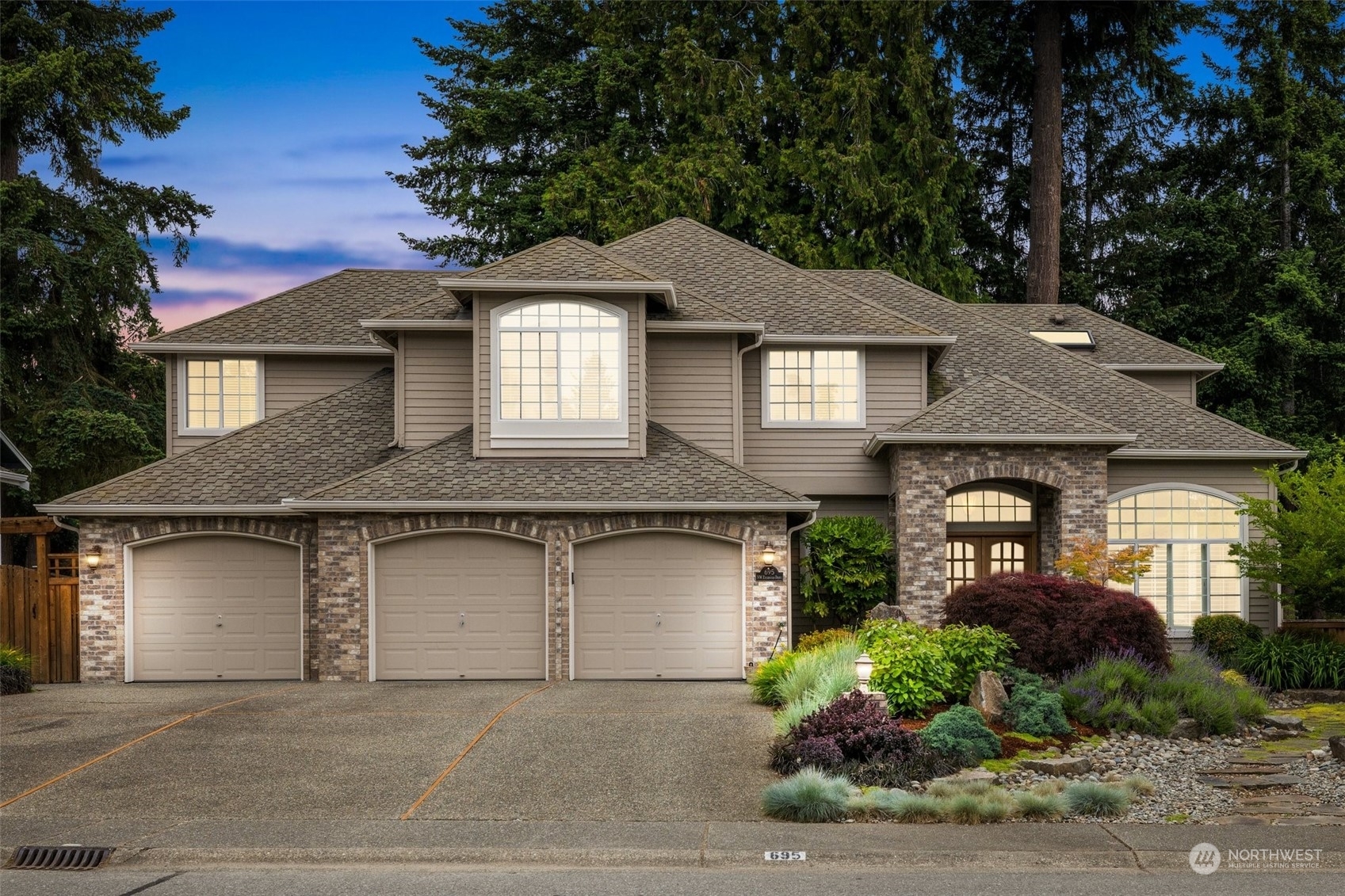 Property Photo:  695 NW Everwood Drive  WA 98027 