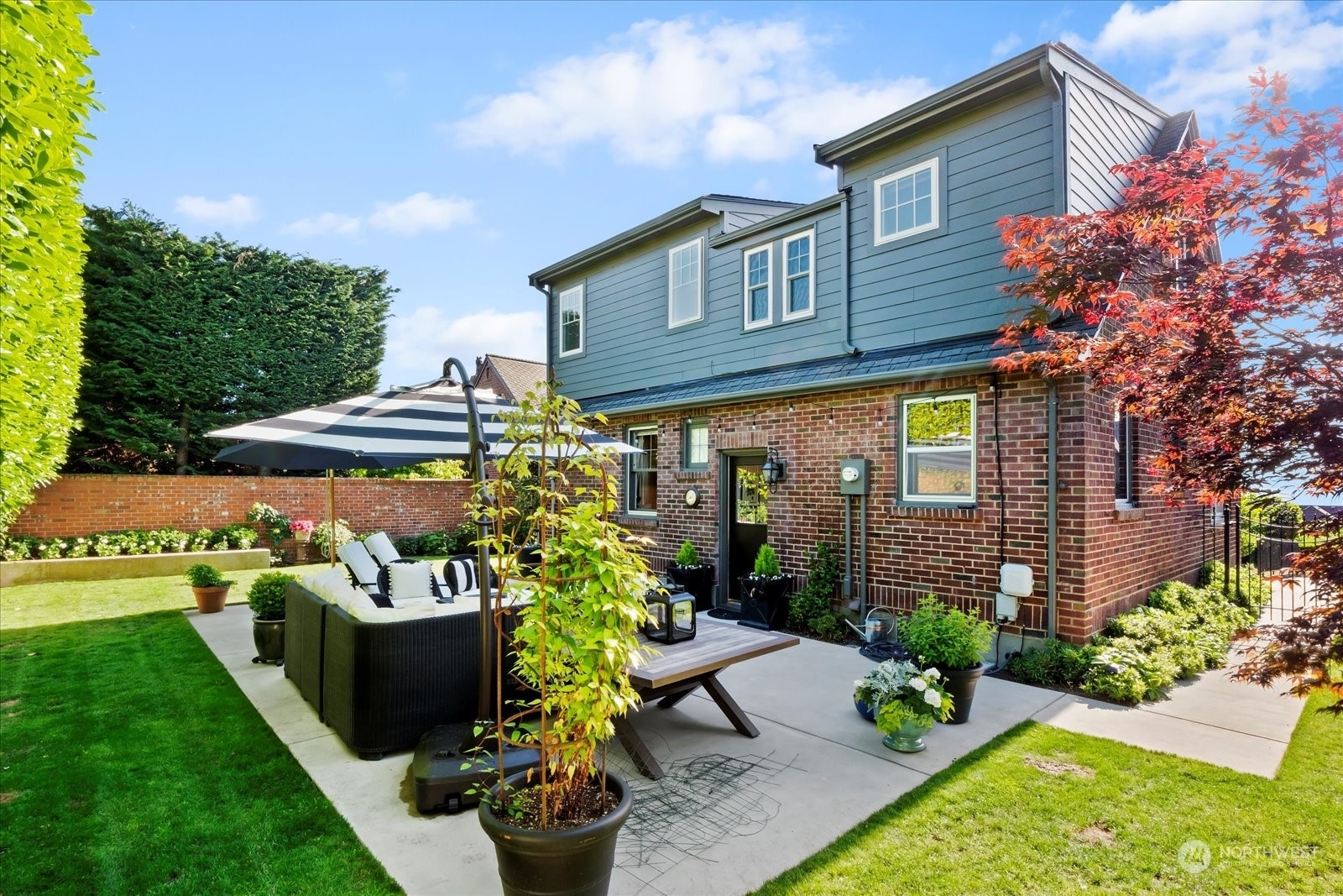 Property Photo: 2846 42nd Avenue W WA 98199