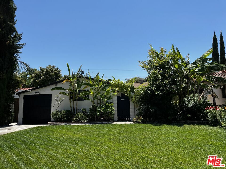 Property Photo:  11218   Kling St  CA 91602 