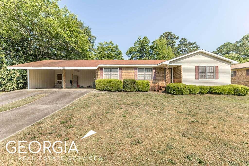 Property Photo: 2400 Shea Drive GA 31206